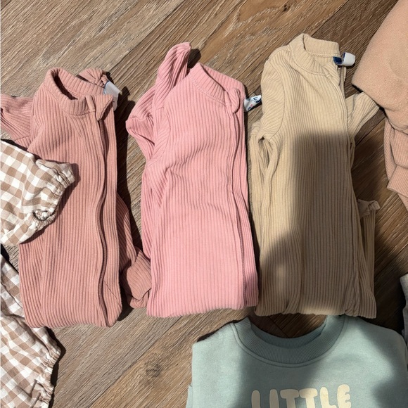 Baby girl bundle - Picture 2 of 3